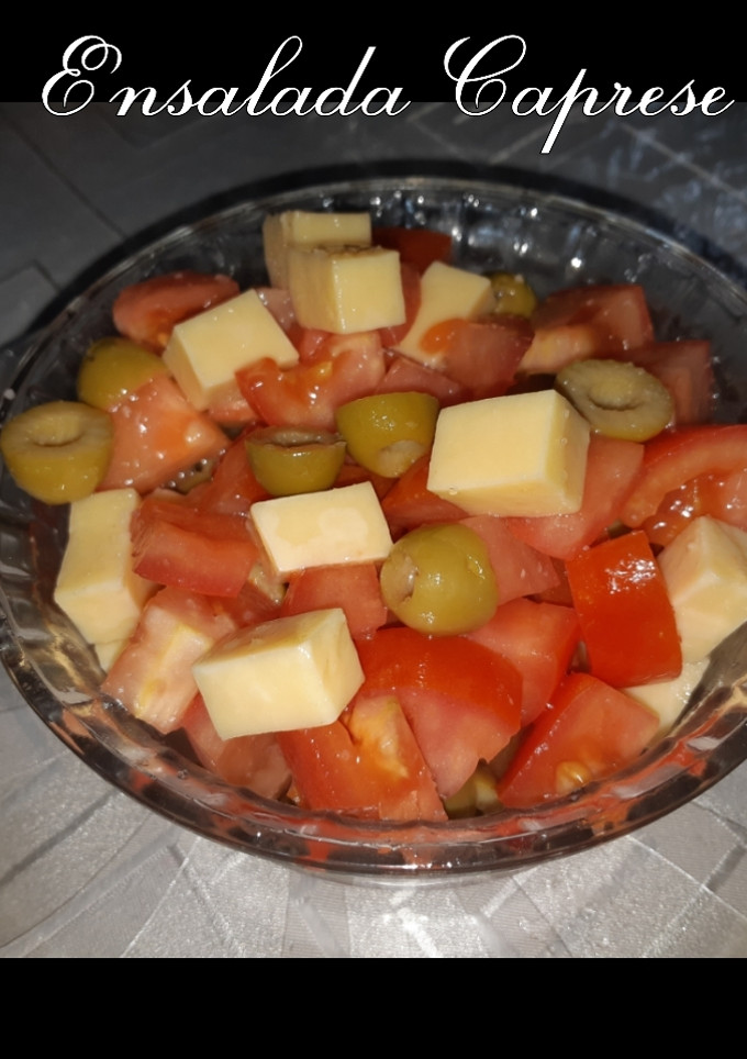 Una foto de Ensalada caprese🍅