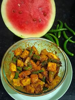 तरबूज के छिलके, हरी मिर्च का आचार रेसिपी मुख्य फोटो