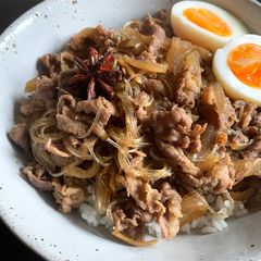 A picture of Star Anise Gyū Don.