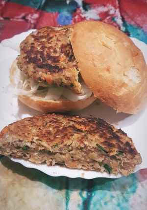 Una foto de Hamburguesas de atún y verduras
