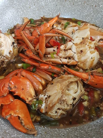 Cara Mudah Membikin Resep Kepiting Lada Hitam Pedas yang Lezat Anti Ribet, Uenak Banget