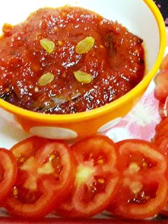 टमाटर की खट्टी,मीठी और तीखी चटनी रेसिपी मुख्य फोटो