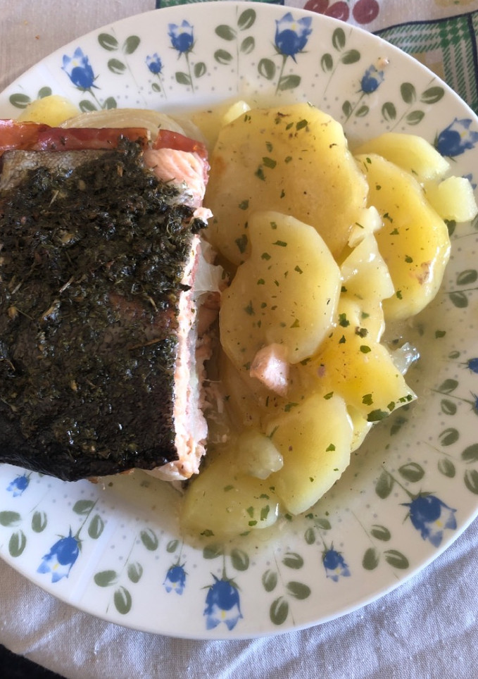 Una foto de 444. Trucha asalmonada rellena al horno (principal pescado)