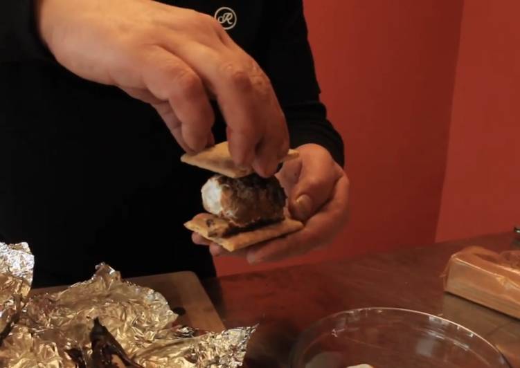 How to Make Quick Wood Fired Banana Chocolate S&#39;mores Style!