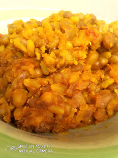 A picture of Scotch Bonnet Flavoured Beans and Rice 😘.