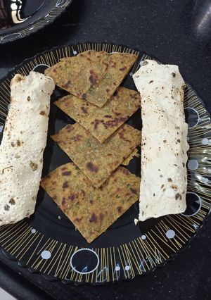 A picture of Onion Flower Stalk Bhakri.