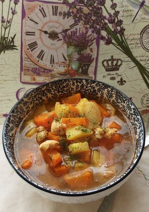 Krumpligulyásleves,csirkemellfiléből,zöldségekkel 🥣🥣🥣🥣 recept fotója