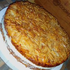 A picture of Bee sting cake (German pastry).