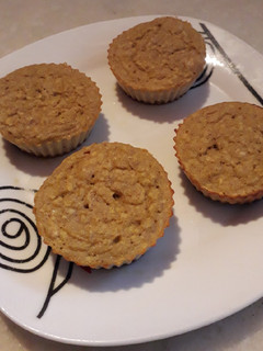Una foto de Muffins de banana o manzana sin harina!