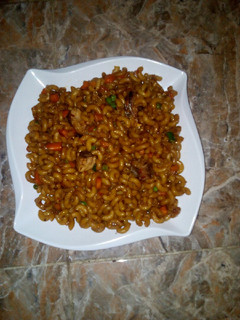 Soyayyen macaroni ainihin hoton girkin