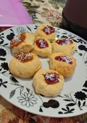 Una foto de Galletitas estilo pepas Súper rápido y fácil de Dulce de Leche y Membrillo
