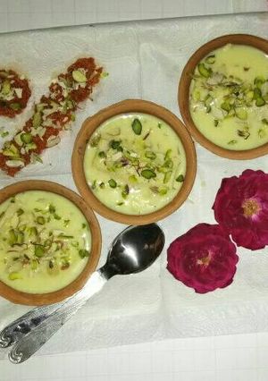 A picture of Leftover Carrot Halwa Roll With Custard.