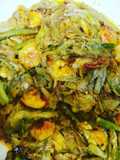 Kachu lati chingri (roots of arbi with prawn)