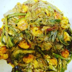 A picture of Kachu lati chingri (roots of arbi with prawn).