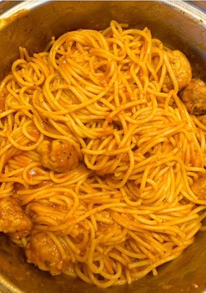Una foto de Espaguetis con albóndigas