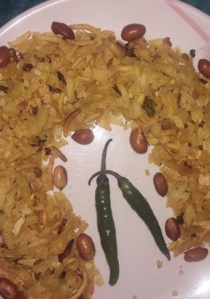A picture of Spicy chivda.