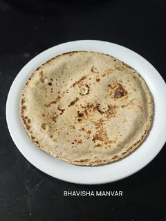 જુવાર નો રોટલો (Jowar Rotlo Recipe In Gujarati) રેસીપી મુખ્ય ફોટો