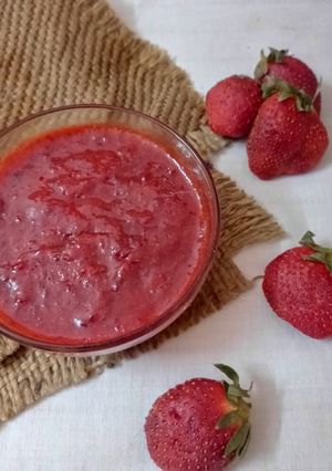 ફ્રેશ સ્ટ્રોબેરી ક્રશ (Fresh Strawberry Crush Recipe In Gujarati) રેસીપી મુખ્ય ફોટો