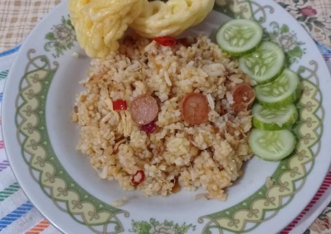 Resep Nasi goreng ayam sosis oleh dwiratna asih - Cookpad
