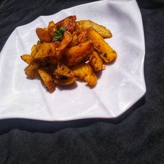 A picture of Garlicky buttered potatoes.