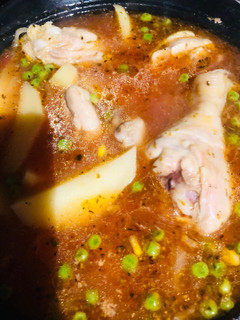 Una foto de Estofado de pollo 🍗
