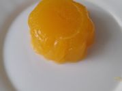 Una foto de gelatina de zumo d3 naranjas