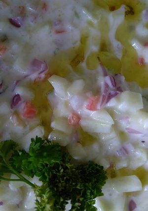 Una foto de Salsa de yogurt con vegetales y aceite de oliva al ajillo