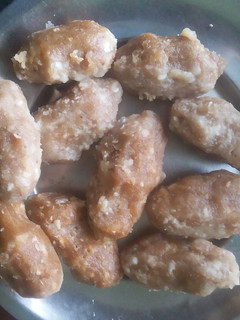 A picture of Steamed pudi kolzhkattai.