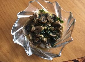 Una foto de Champignons en salsa de ajo