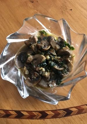 Una foto de Champignons en salsa de ajo