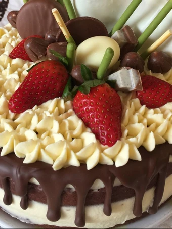 Cara Gampang Membuat Resep  Birthday chocolate cake yang Bikin Ngiler, Sempurna