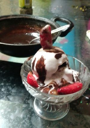 A picture of Oreo cookies icecream.