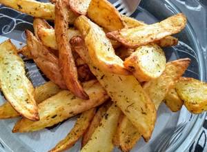 Batata frita com queijo e bacon na airfryer