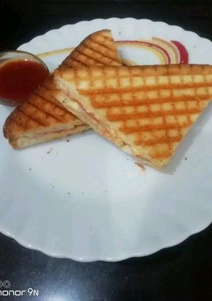 A picture of Vegetables Grilled Sandwich with Cheese Spread.