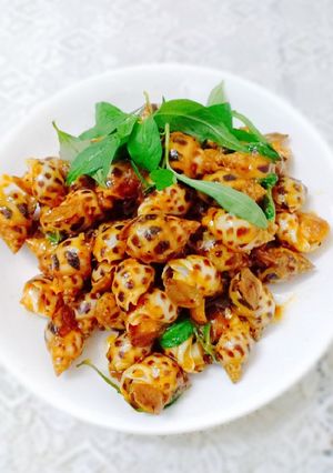 Hình của món Ốc hương sốt trứng muối.