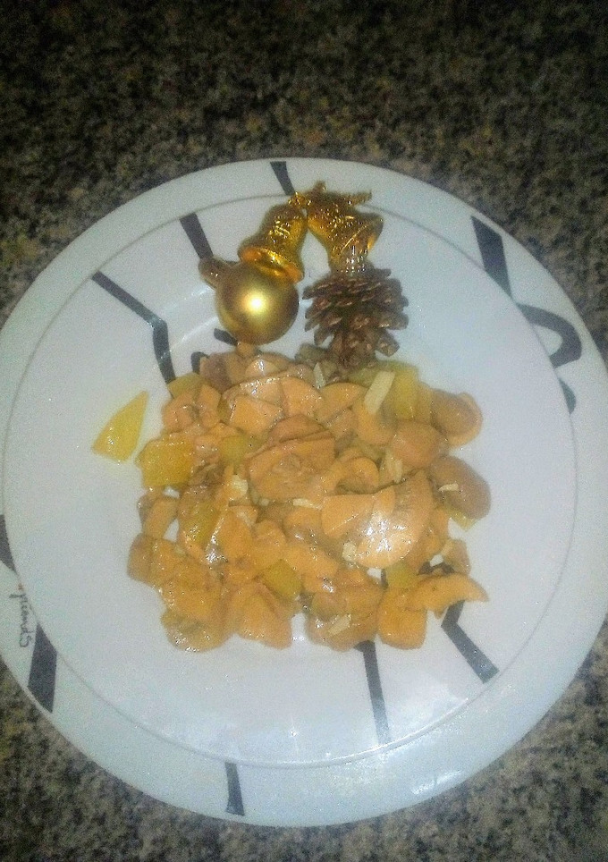 Una foto de Salteado de champiñones con ajo, vino y un toque de calabacín