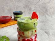 Gambar strawberry matcha latte