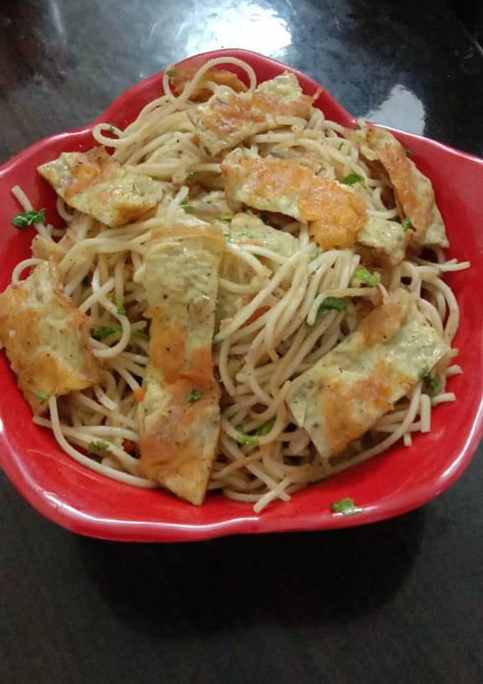 சீஸி எக் ஸ்டிரிப்ஸ் ‌ஹக்கா‌ நூடுல்ஸ்(Cheesy Egg Strips Noodles) செய்முறை முக்கிய புகைப்படம்
