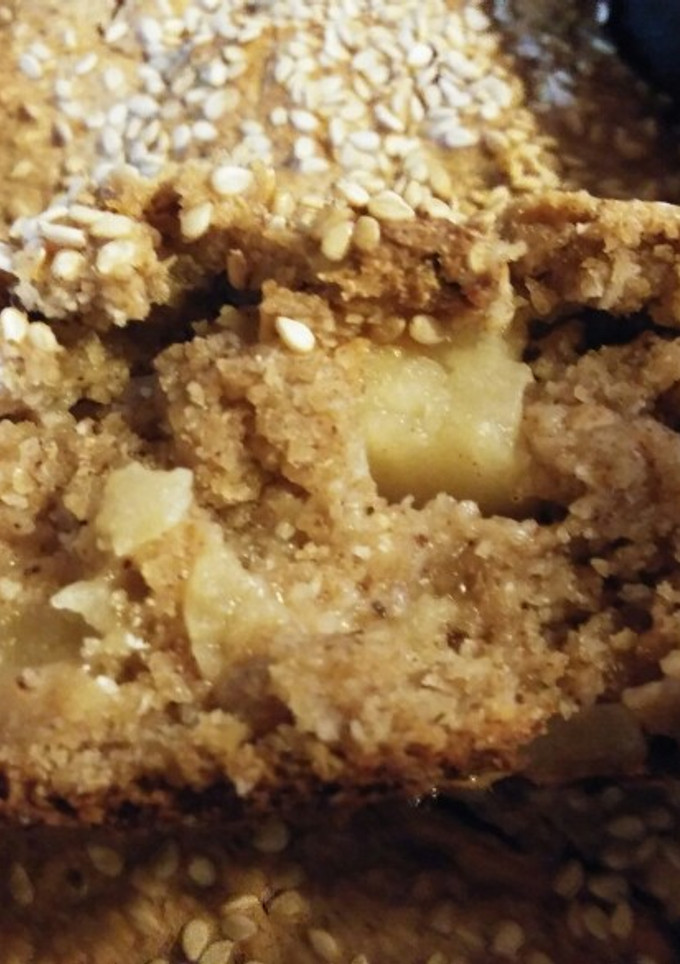 Una foto de Budín de avena, canela, manzana, coco, sin huevos ni manteca
