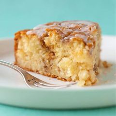 A picture of Apple cinnamon cake.