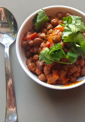 દેશી ચણા ની ઘુઘની (Dedi Chana Ghugni Recipe In Gujarati) રેસીપી મુખ્ય ફોટો