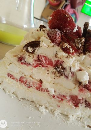 Una foto de Torta merengue (helada) - Yohana Castro 🍰