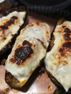 Una foto de Berenjena rellena al microondas y sartén