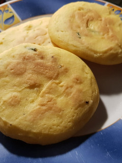 Una foto de Pan para hamburguesas sin gluten en sartén Essen