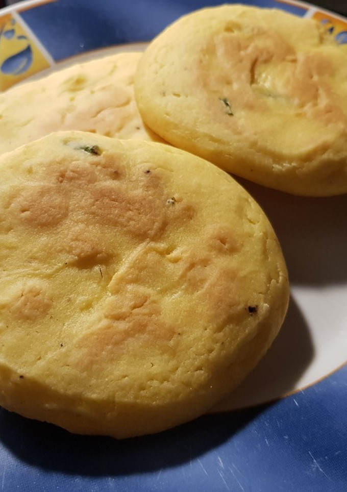 Una foto de Pan para hamburguesas sin gluten en sartén Essen