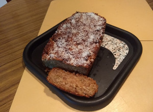 Una foto de Queque de manzana, miel y avena