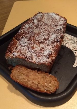 Una foto de Queque de manzana, miel y avena
