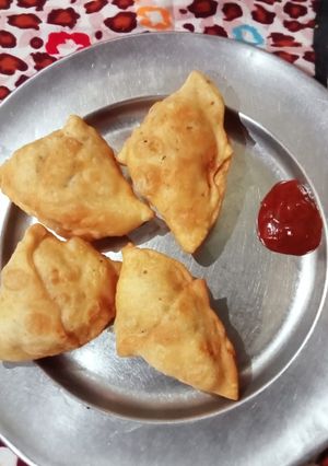 समोसा (samosa recipe in Hindi) रेसिपी मुख्य फोटो
