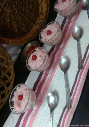 स्ट्रॉबेरी फालूदा (Strawberry falooda recipe in hindi) रेसिपी मुख्य फोटो