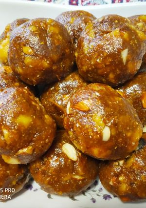A picture of Maize Roti Ladoo.